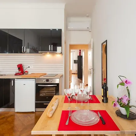Apartment Le Palais Navarre